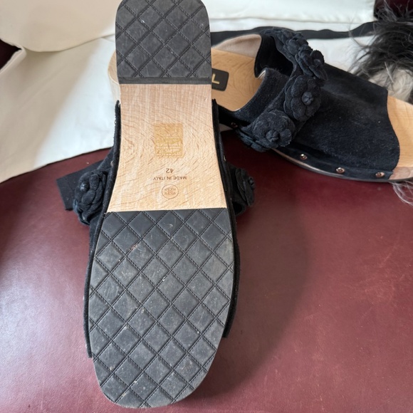 CHANEL Clogs - Picture 4 of 7